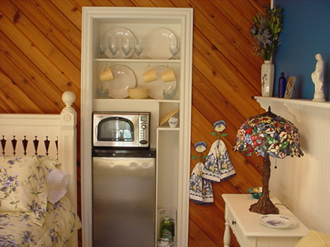 Turtle Dove mini-fridge and microwave
